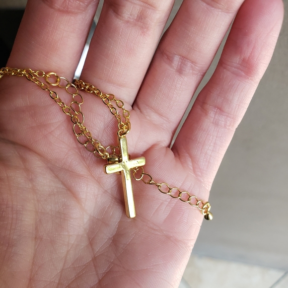 Gold cross necklace - Picture 6 of 6